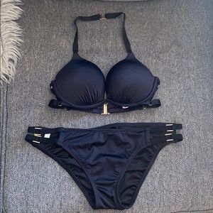 Victoria’s Secret bombshell bikini